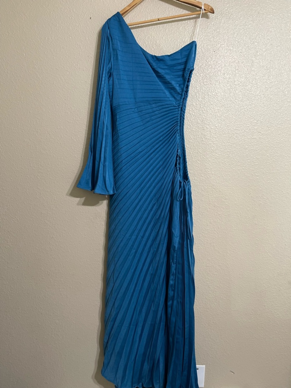 Hello Molly‎ LAND OF BEAUTY ONE SHOULDER MAXI DRESS BLUE - Picture 7 of 16